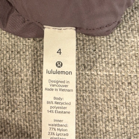 (SOLD) Lululemon Tracker Shorts 4" In Smoked Mulberry Size 4 - Picture 5 of 6